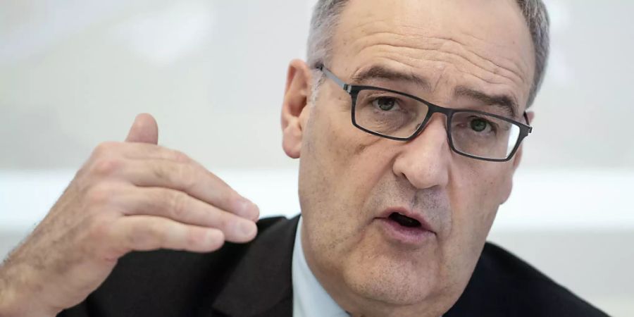 Bundesrat Guy Parmelin hat sich mit Vertretern der Sozialpartner und der Kantone getroffen, um über die Situation der älteren Arbeitnehmenden zu sprechen.