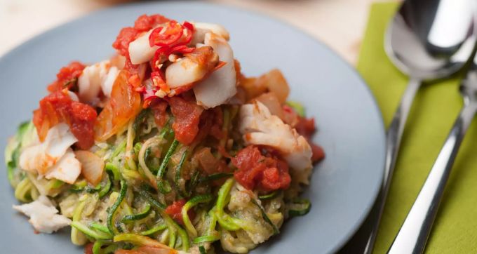 Zucchini-Nudeln sind eine gute Pasta-Alternative. Low Carb