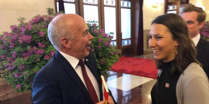 Ski für Xi - Ueli Maurer und Wendy lobbyieren beim China-Präsidenten