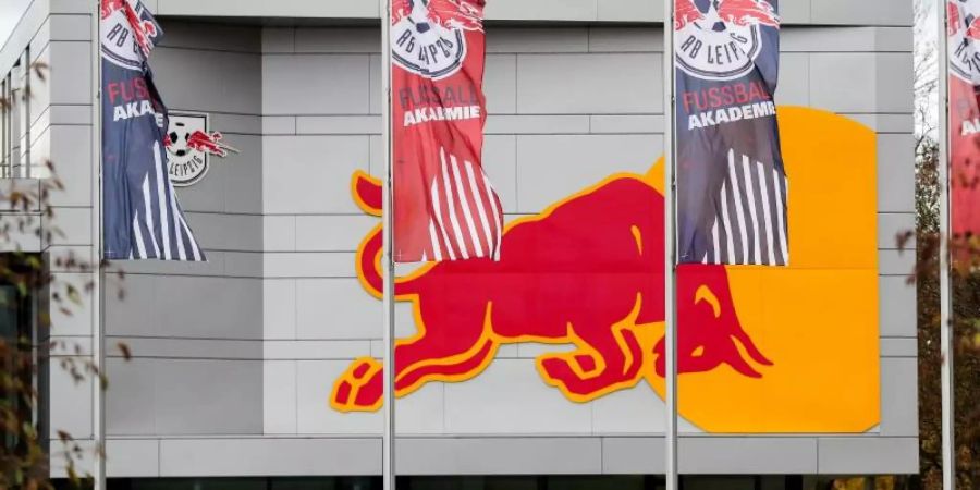 Fussball-Bundesligist RB Leipzig hat Schulden beim Getränkehersteller Red Bull Schulden. Foto: Jan Woitas