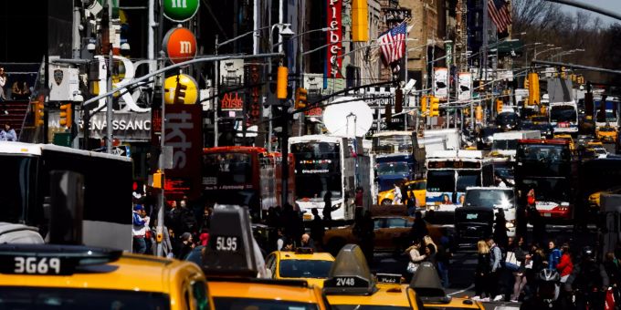 Der Verkehr im New Yorker Stadtteil Manhattan. Manhattan Maut-Gebühr New York