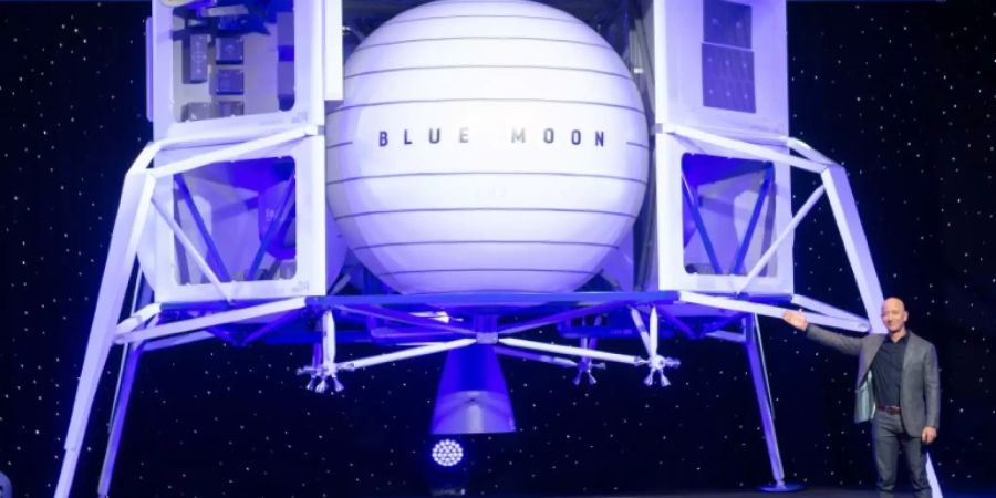 Jeff Bezos mit Mondlander «Blue Moon»