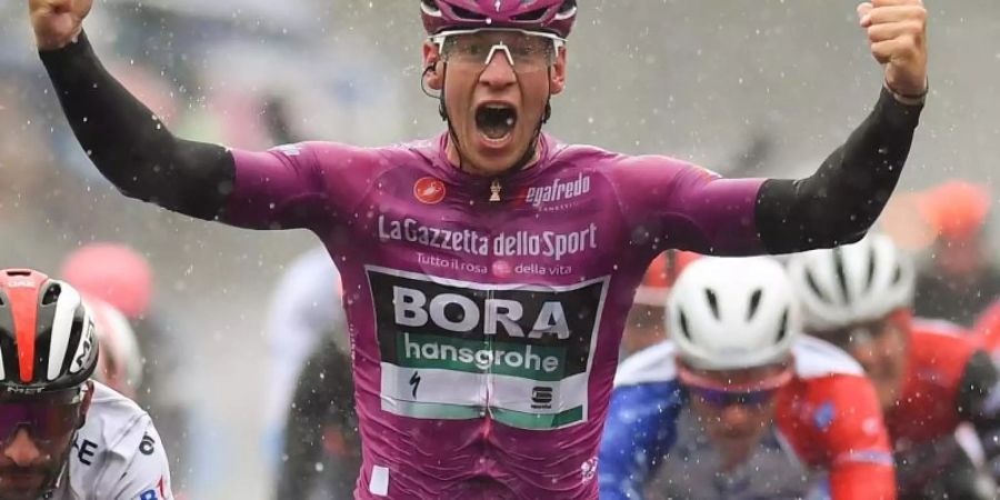 Im Regen von Terracina feiert Pascal Ackermann seinen zweiten Etappensieg beim 102. Giro d'Italia. Foto: Gian Mattia D'alberto/Lapresse via ZUMA Press