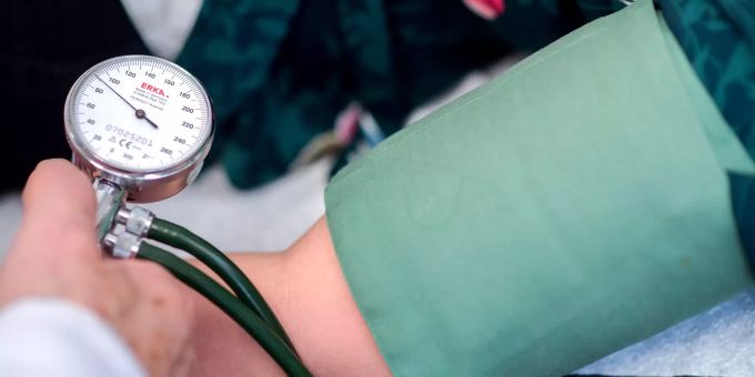 Bluthochdruck kann gesundheitliche Beschwerden hervorrufen. Bluthochdruck Risiko