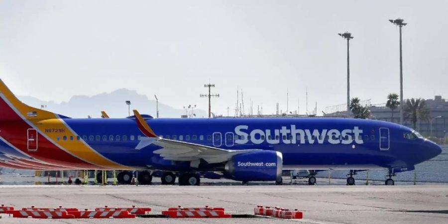 Flugzeuge des Typs Boeing 737 Max von Southwest Airlines auf dem Vorfeld des Sky Harbor International Airports in Phoenix. Foto: Matt York/AP