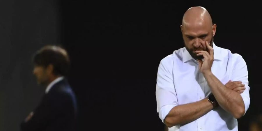 Trainer Stephan Lerch kam in der Bundesliga mit den Frauen des VfL Wolfsburg gegen Freiburg nur zu einem Unentschieden. Foto: Gabriel Buoys/pool AFP/AP/dpa