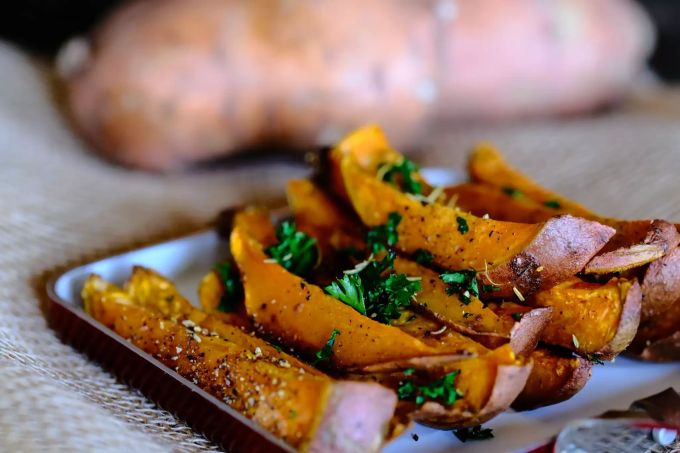 Fertige Süsskartoffel-Pommes. Süsskartoffel-Pommes