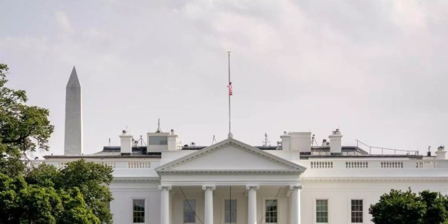 Das Weisse Haus in Washington. Medienberichten zufolge wurde ein Umschlag mit dem Gift Rizin von Mitarbeitern des Weissen Haus abgefangen. Foto: Andrew Harnik/AP/dpa