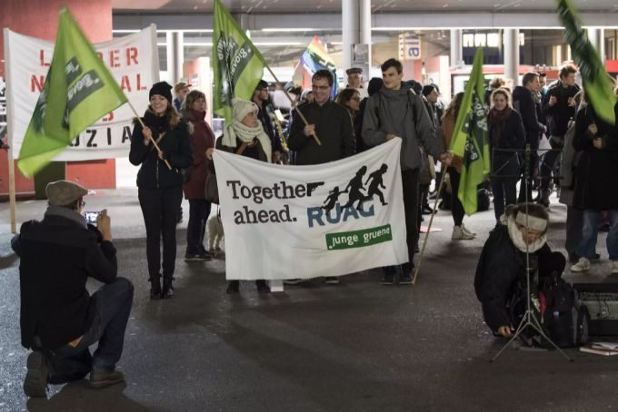 Demo gegen die Ausfuhr von Waffenmaterial, am Dienstag, 30. Oktober 2018, in Bern. Demo Waffenexporte