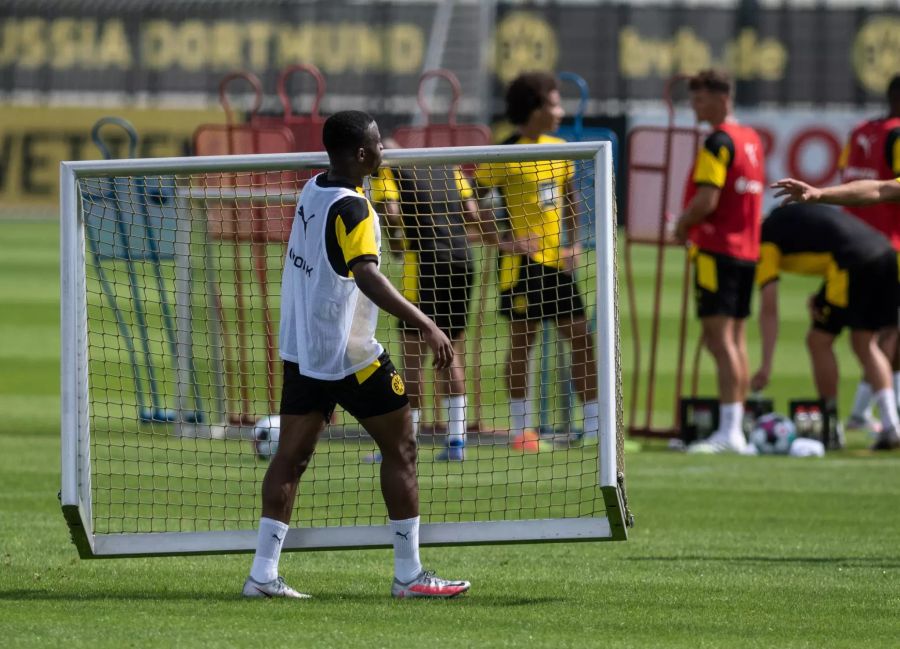 Der 15-Jährige ist zum ersten Mal im Trainingslager der Dortmunder dabei.