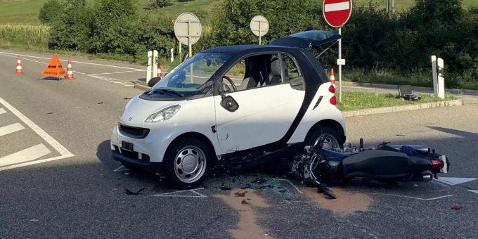 In Diegten BL kam es zu einer Kollision zwischen einem Auto und einem Motarrad. diegten