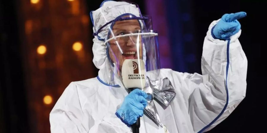 Moderatorin Barbara Schöneberger bei der Verleihung des Deutschen Radiopreises. Foto: Christian Charisius/dpa