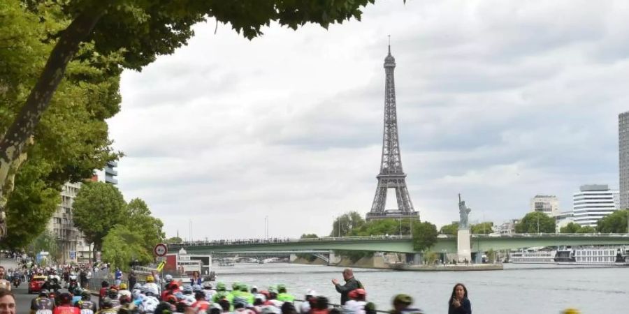 Die letzte Etappe der Tour de France endet stets traditionall in Paris. Foto: David Stockman/BELGA/dpa