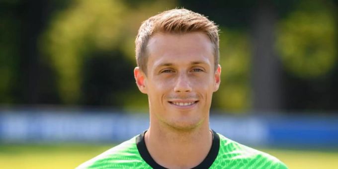 «Meine Hauptaufgabe ist jetzt Hertha. Ich will mich hier etablieren. Aber ich gebe die Hoffnung auf die Nationalmannschaft nicht auf und würde jederzeit ans Telefon gehen, wenn der Bundestrainer anruft» sagt Alexander Schwolow. Foto: Soeren Stache/dpa-Zentralbild/dpa «Meine Hauptaufgabe ist jetzt Hertha. Ich will mich hier etablieren. Aber ich gebe die Hoffnung auf die Nationalmannschaft nicht auf und würde jederzeit ans Telefon gehen, wenn der Bundestrainer anruft» sagt Alexander Schwolow. Foto: Soeren Stache/dpa-Zentralbild/dpa