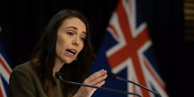 Jacinda Ardern bei einer Rede. Ardern