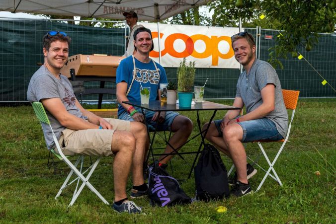 Tim, Nic und David (vl) finden die Stimmung einfach "maga cool"