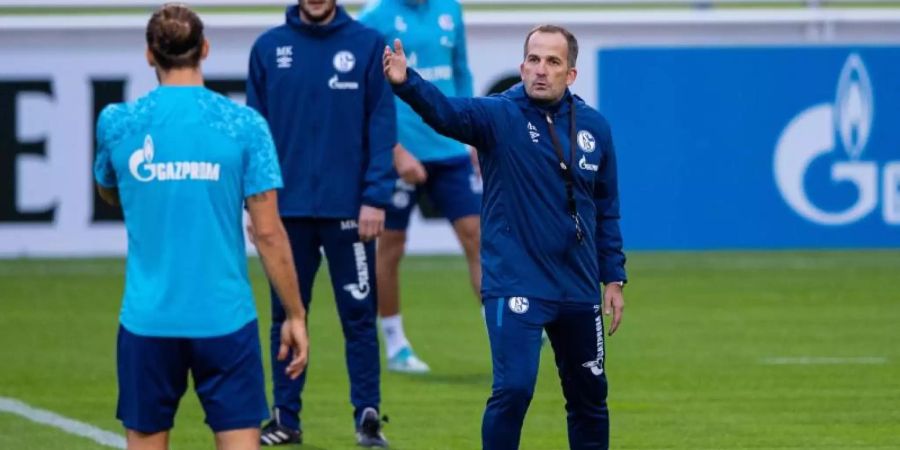 Gibt beim FC Schalke 04 ab sofort sportlich die Richtung vor: Trainer Manuel Baum. Foto: Guido Kirchner/dpa