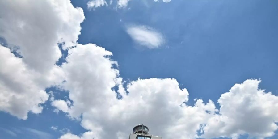 Tower am Flughafen BER