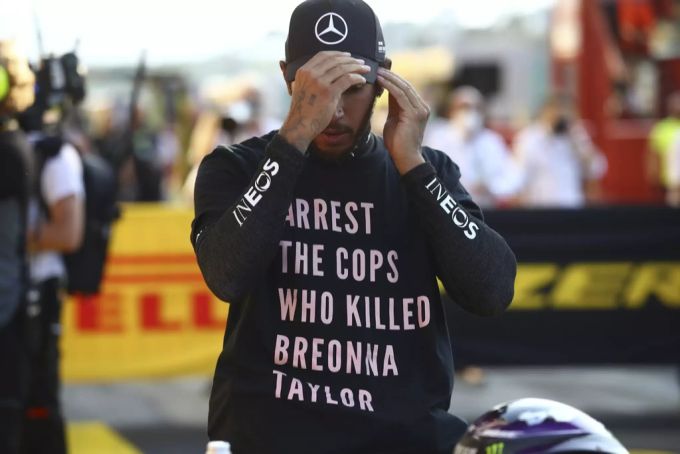 Lewis Hamilton trug in Mugello ein Shirt mit politischer Aufschrift. Lewis Hamilton