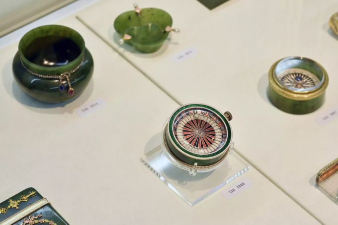 Kunstgegenstände, die ehemals im Besitz von Urs Schwarzenbach waren. Urs Schwarzenbach
