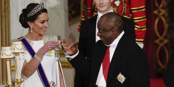 Kate Middleton stösst mit dem südafrikanischen Präsident Cyril Ramaphosa an. cathrine princess of wales