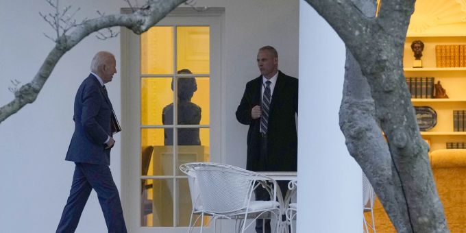 Präsident Joe Biden vor dem Weissen Haus. Biden