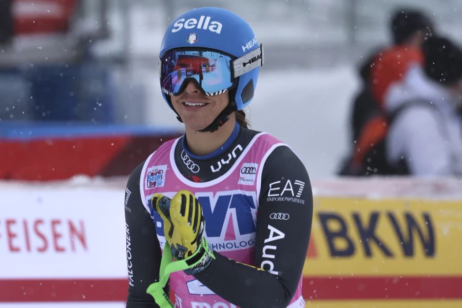 Elena Curtoni gewinnt mit der Abfahrt in St. Moritz ihr drittes Weltcuprennen.