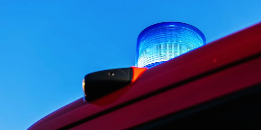 Die Feuerwehr konnte mehrere verletzte Bewohner retten (Symbolbild).