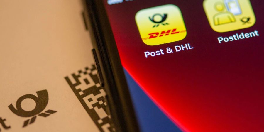 Kundinnen und Kunden können Briefmarken seit zwei Jahren auch per App kaufen.
