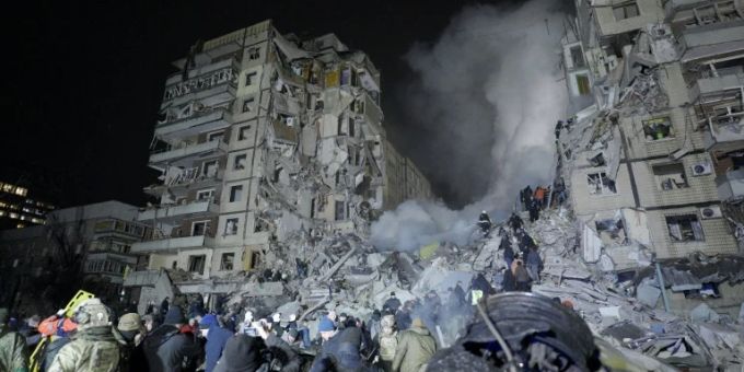 In Moskau - Unbekannte legen Blumen an ukrainischem Denkmal nieder