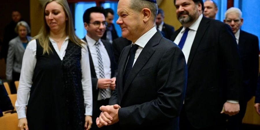 Olaf Scholz in der Heinz-Galinski-Schule