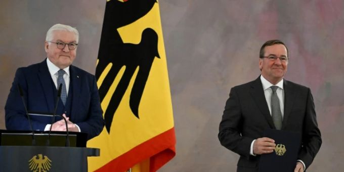 Pistorius bei Ernennung durch Präsident Steinmeier Pistorius bei Ernennung durch Präsident Steinmeier