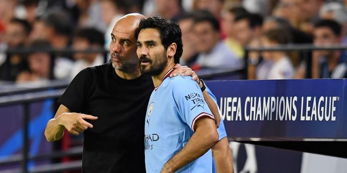 Der Vertrag von Ilkay Gündogan (r) bei Manchester City läuft aus. Ilkay Gündogan FC barcelona