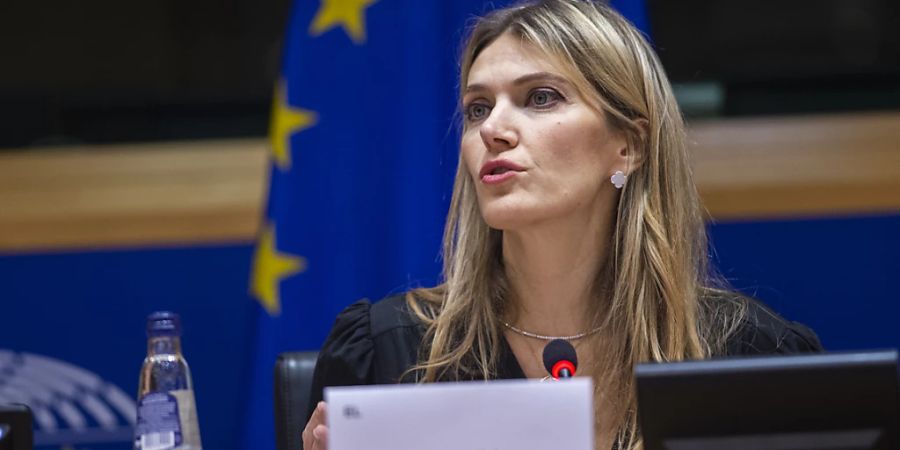HANDOUT - Die Vizepräsidentin des Europäischen Parlaments, Eva Kaili, nimmt an einer Buchpreisverleihung teil. EU-Parlamentarier hinterfragen nach der Festnahme von Kaili ein Flugabkommen mit Katar. Foto: Eric Vidal/European Parliament/dpa - ACHTUNG: Nur zur redaktionellen Verwendung im Zusammenhang mit der aktuellen Berichterstattung und nur mit vollständiger Nennung des vorstehenden Credits - Identification of origin mandatory