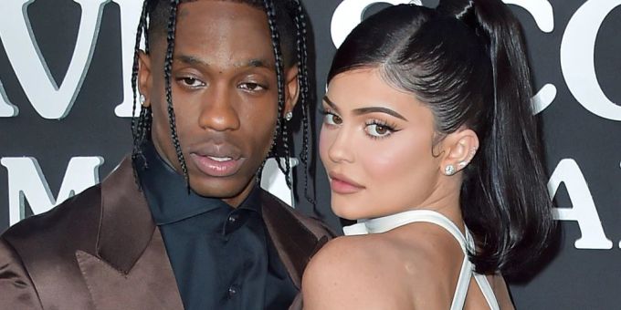 Kylie Jenner und Travis Scott bei einem gemeinsamen Auftritt. kylie jenner travis scott