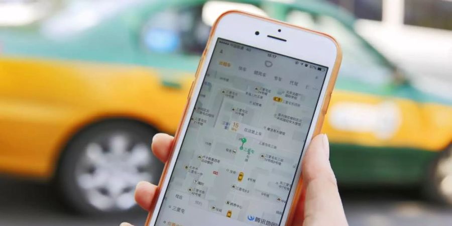 Fahrdienst-Vermittler: In den USA ist es vor allem Uber, in China wird Didi häufig genutzt. Foto: How Hwee Young/EPA/dpa/Archivbild