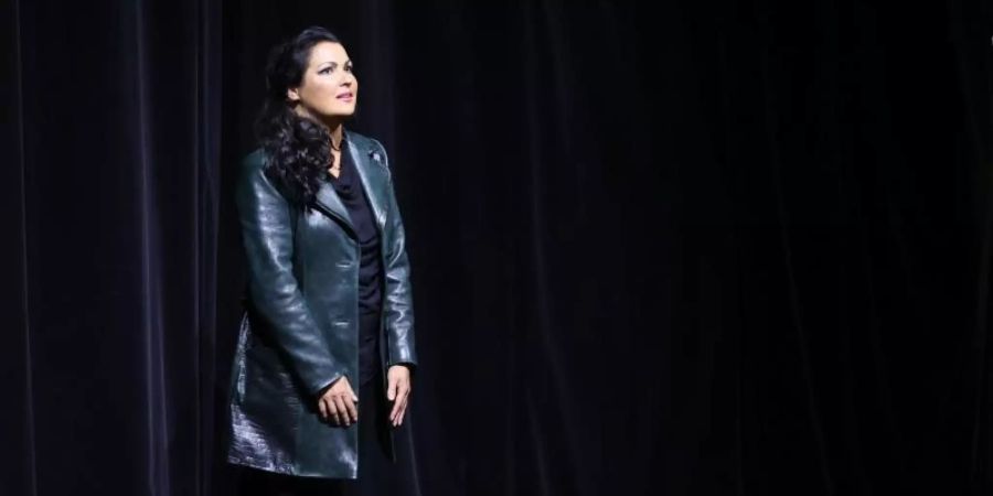 Salzburger Festspiele: Anna Netrebko beim Schlussapplaus der Oper «Tosca». Foto: Franz Neumayr/APA/dpa