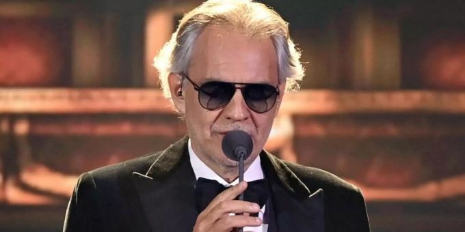 Andrea Bocelli sucht direkten Kontakt. Foto: Britta Pedersen/dpa-Zentralbild/pool/dpa Andrea Bocelli sucht direkten Kontakt. Foto: Britta Pedersen/dpa-Zentralbild/pool/dpa