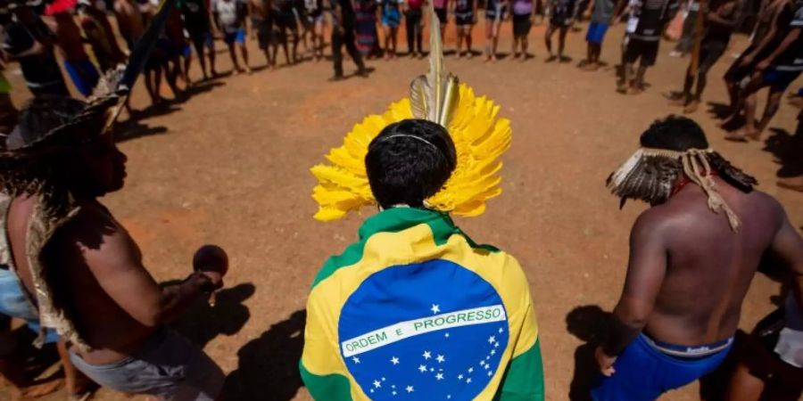 Indigene protestieren seit Tagen in der Hauptstadt Brasilia. Foto: Myke Sena/dpa