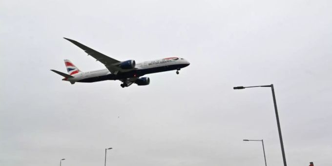 Maschine im Anflug Maschine im Anflug