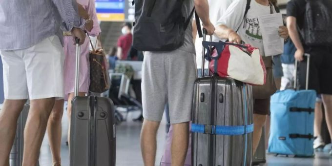 Im Sommer stiegen die Passagierzahlen an deutschen Flughäfen wieder an. Foto: Frank Rumpenhorst/dpa Im Sommer stiegen die Passagierzahlen an deutschen Flughäfen wieder an. Foto: Frank Rumpenhorst/dpa