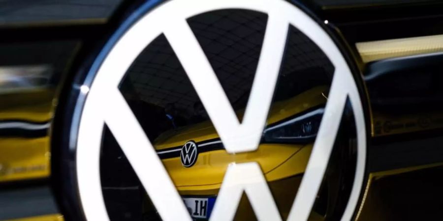 Zehntausenden Klägerinnen und Kläger haben sich seit Bekanntwerden des Dieselskandals mit VW auf Entschädigungen verständigt. Foto: Ole Spata/dpa