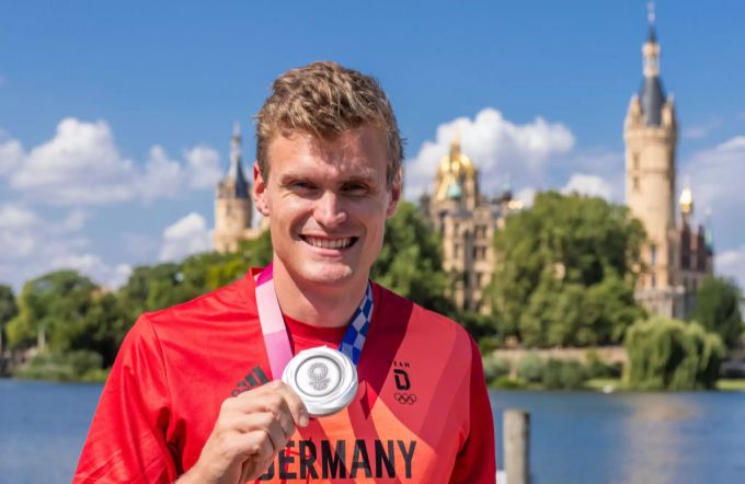 Hannes Ocik gewann an Olympia die Silbermedaille. Jetzt ist er mit Sky-Moderatorin Nele Schenker zusammen. sky moderatorin olympia