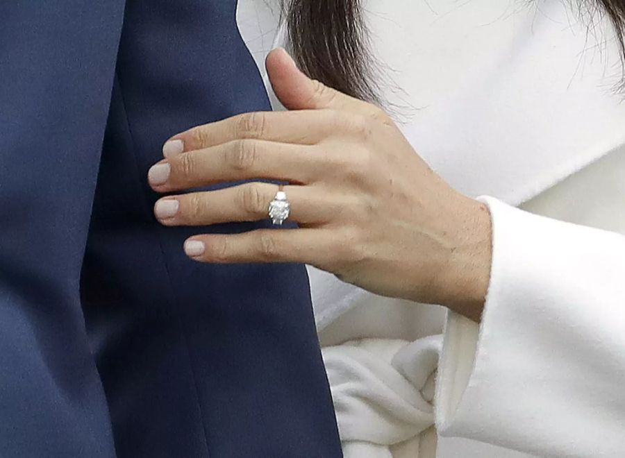 Meghan mit ihrem ursprünglichen Verlobungsring.