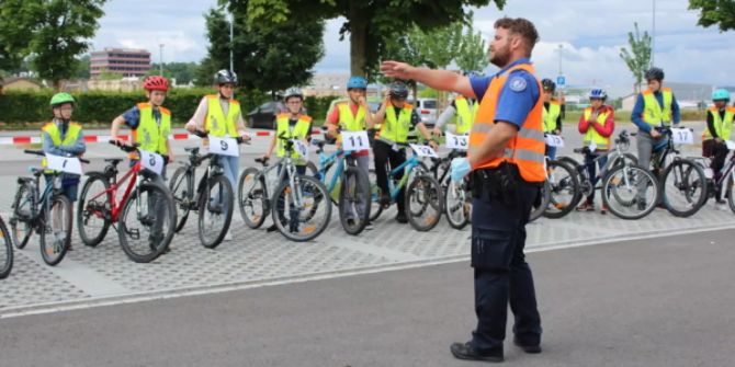 Veloprüfung Schülerinnen Schüler Polizei