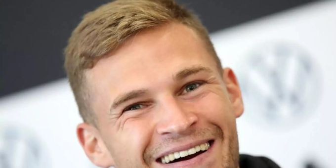 Kann wieder gut lachen: Joshua Kimmich. Foto: Tom Weller/dpa Kann wieder gut lachen: Joshua Kimmich. Foto: Tom Weller/dpa