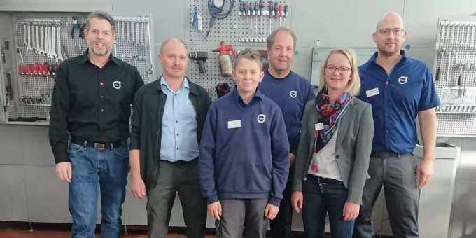 Geschäftsführer Alfred Reichenbach (2. v. l.) und sein Team der Autohaus Zweisimmen AG beraten Sie gerne und kompetent. Autohaus Zweisimmen AG