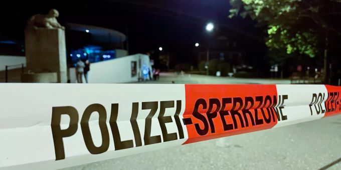 Zeugen gesucht - Unbekannte Täter sprengen Geldautomaten bei Zoo Zürich