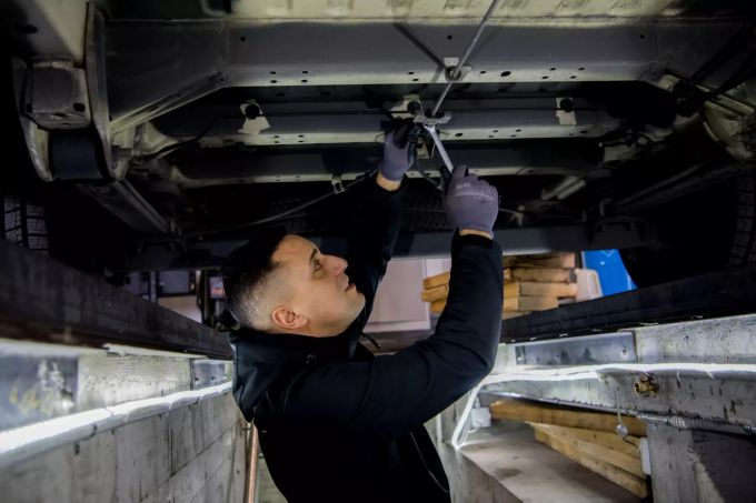 Gazmend Hoti gefällt seine Arbeit und ist zufrieden, wenn die Kundschaft den Betrieb glücklich verlässt. Gazmend Hoti Prattelen Automobile