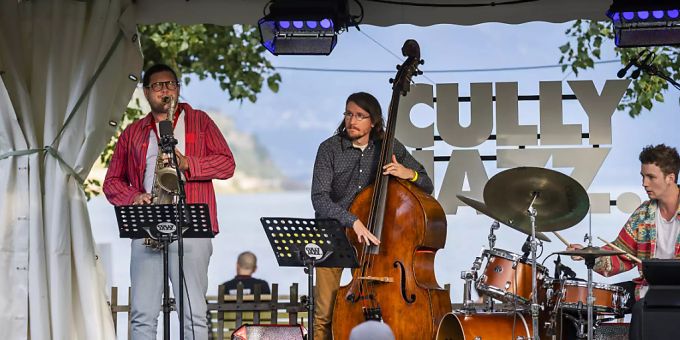 Das Jazz Festival Cully endete am Sonntag mit einer Bilanz von rund 12'000 Besucherinnen und Besuchern. Das Jazz Festival Cully endete am Sonntag mit einer Bilanz von rund 12'000 Besucherinnen und Besuchern.